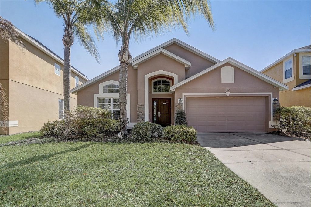 Exterior of 927 Orange Cosmos Blvd, Davenport FL in Watersong
